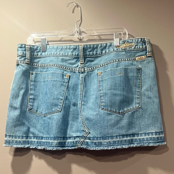 Levi Strauss Denim Skirt - Picture 2 of 10